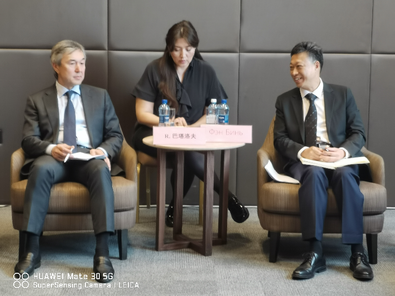 照片三.阿塔梅肯联合会主席会见.png