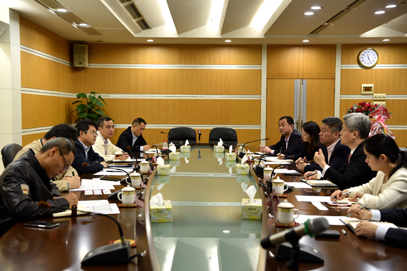 月  日上午,东莞银行总行行长程劲松一行拜访市商务局,蔡康局长及