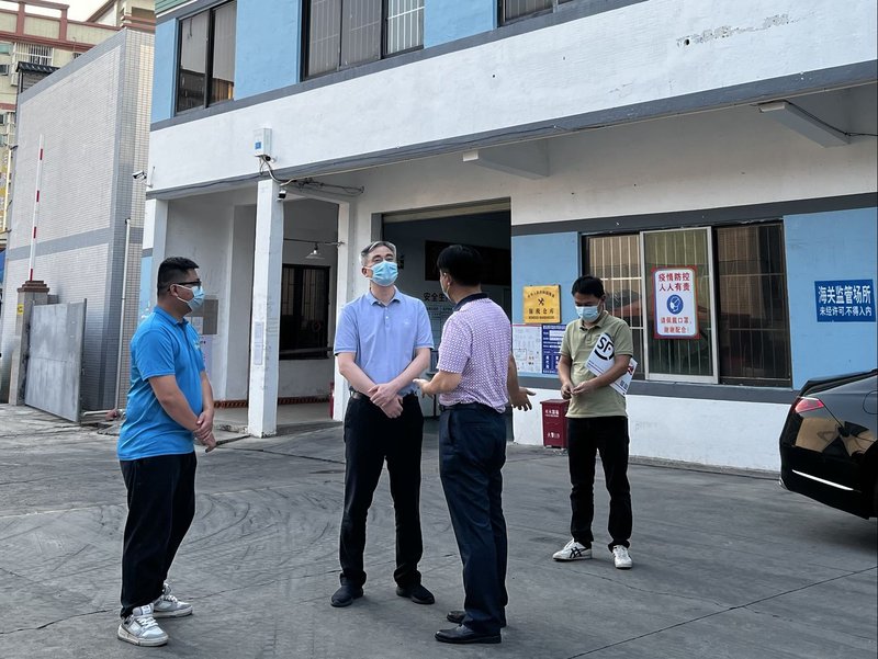 市商务局郑德强副局长带队赴相关镇街开展疫情防控和安全生产督导检查